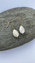 Load image into Gallery viewer, Gold Tear Drop Pearl Earrings